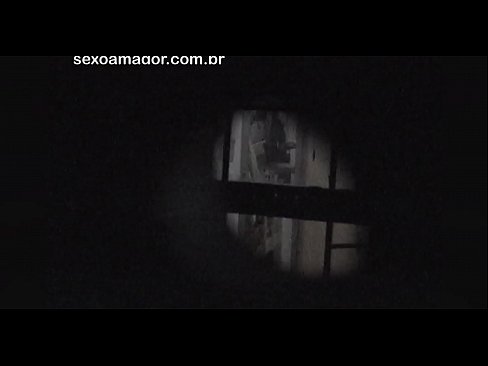 ❤️ Blondie dirakam video secara rahsia oleh intip kawasan kejiranan yang tersembunyi di sebalik batu bata kosong lucah super pada kami ms.pornolymp.ru