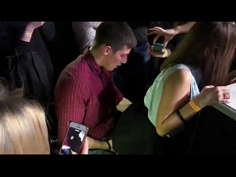 ❤️ Seks sebenar di kelab malam Rusia. Gadis Rusia berusia 18 tahun di dubur dan faraj disetubuhi di kelab malam lucah super pada kami ms.pornolymp.ru